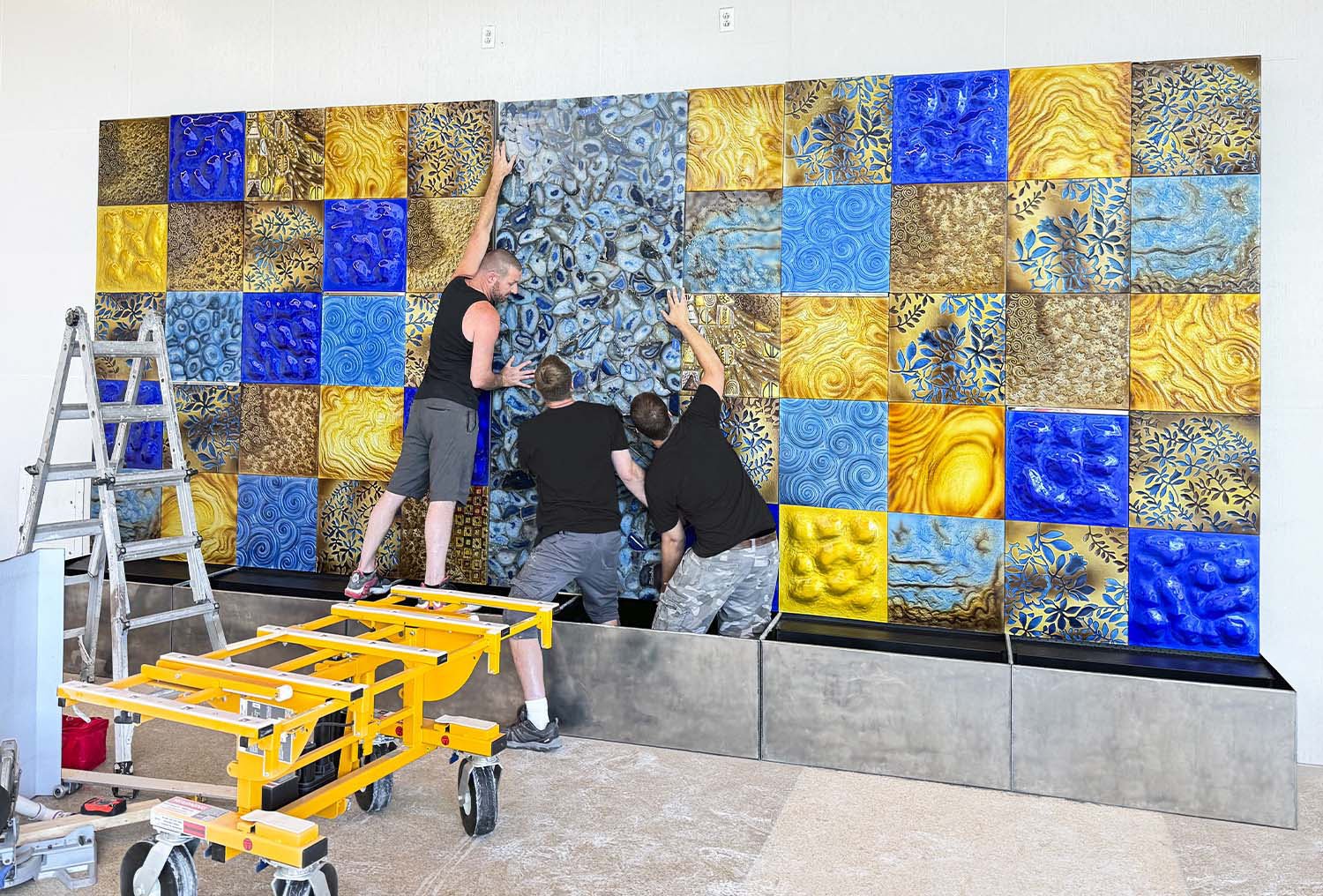 Installation of the AQUA CASCATA decorative wall made of art panels by the Skyform Studio team